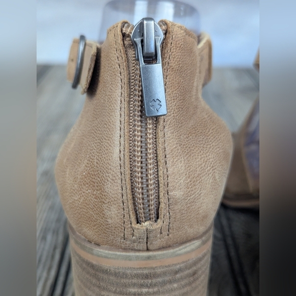 Lucky Brand Size 9.5 Heels/Sandal Like New - Picture 3 of 14